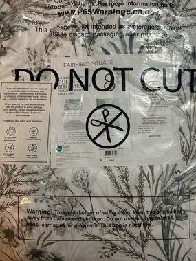 Macys Queen brand Fairfield Square Floral Bed 4 pc Set - White & Sage